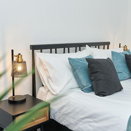 Beautiful 3 Bed Apartment In Bonchurch - Nr Ventnor - Large Outside Terrace & Parking - Dog Friendly - The Perfect Choice For Couples, Friends, Families - 5 Mins To Beach Eksteriør billede
