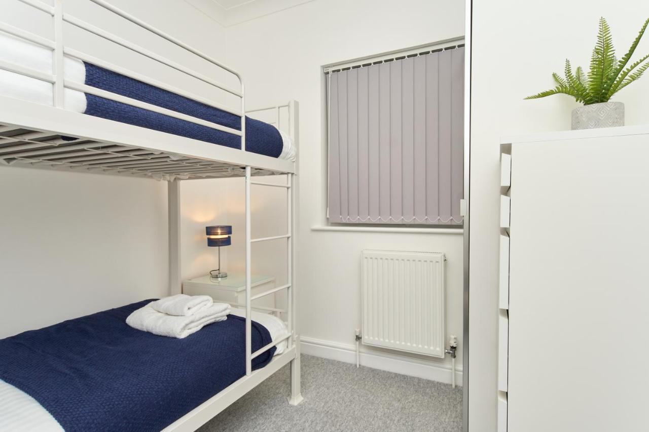 Beautiful 3 Bed Apartment In Bonchurch - Nr Ventnor - Large Outside Terrace & Parking - Dog Friendly - The Perfect Choice For Couples, Friends, Families - 5 Mins To Beach Eksteriør billede
