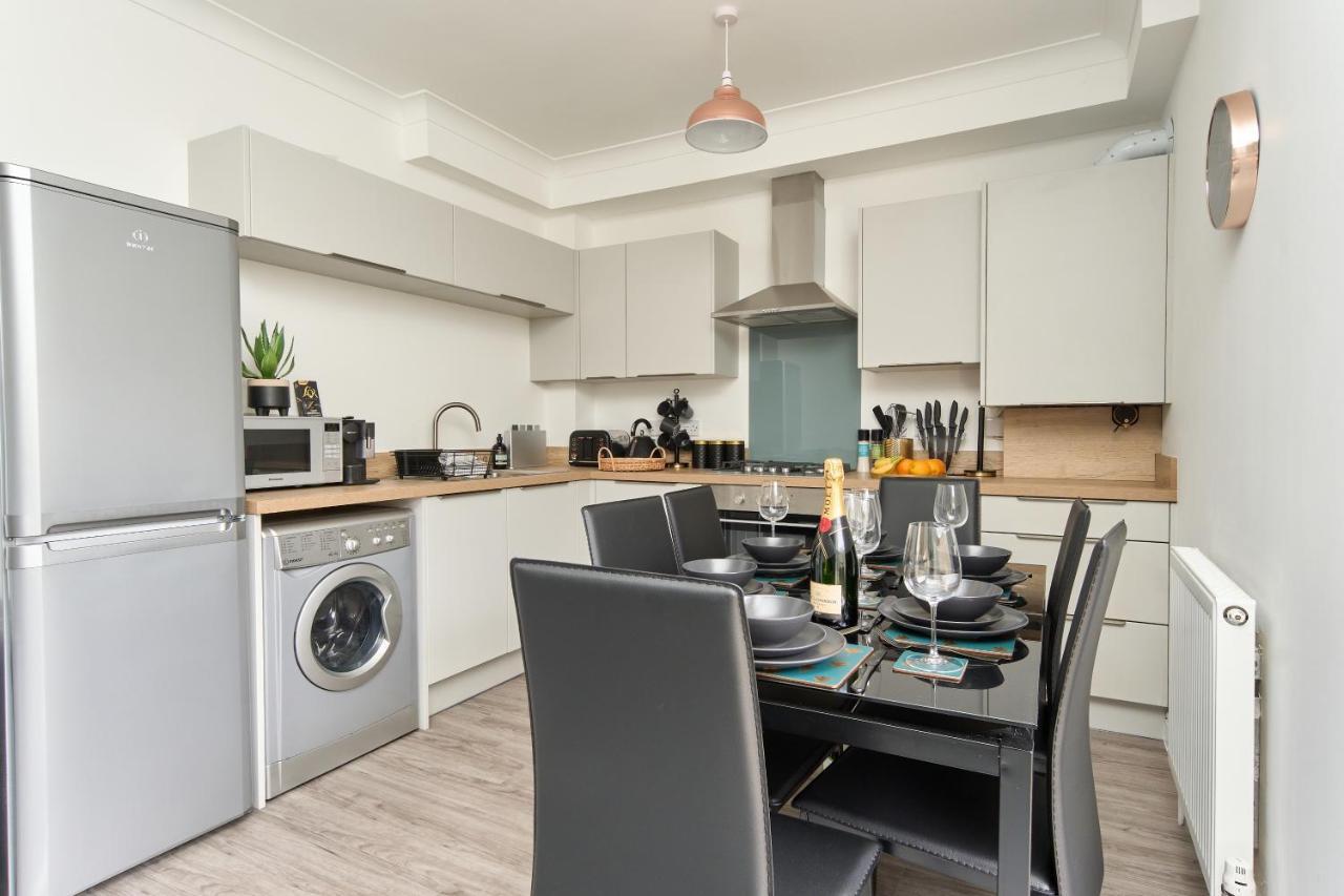 Beautiful 3 Bed Apartment In Bonchurch - Nr Ventnor - Large Outside Terrace & Parking - Dog Friendly - The Perfect Choice For Couples, Friends, Families - 5 Mins To Beach Eksteriør billede