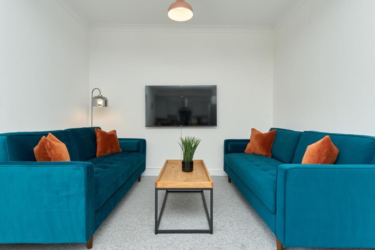 Beautiful 3 Bed Apartment In Bonchurch - Nr Ventnor - Large Outside Terrace & Parking - Dog Friendly - The Perfect Choice For Couples, Friends, Families - 5 Mins To Beach Eksteriør billede