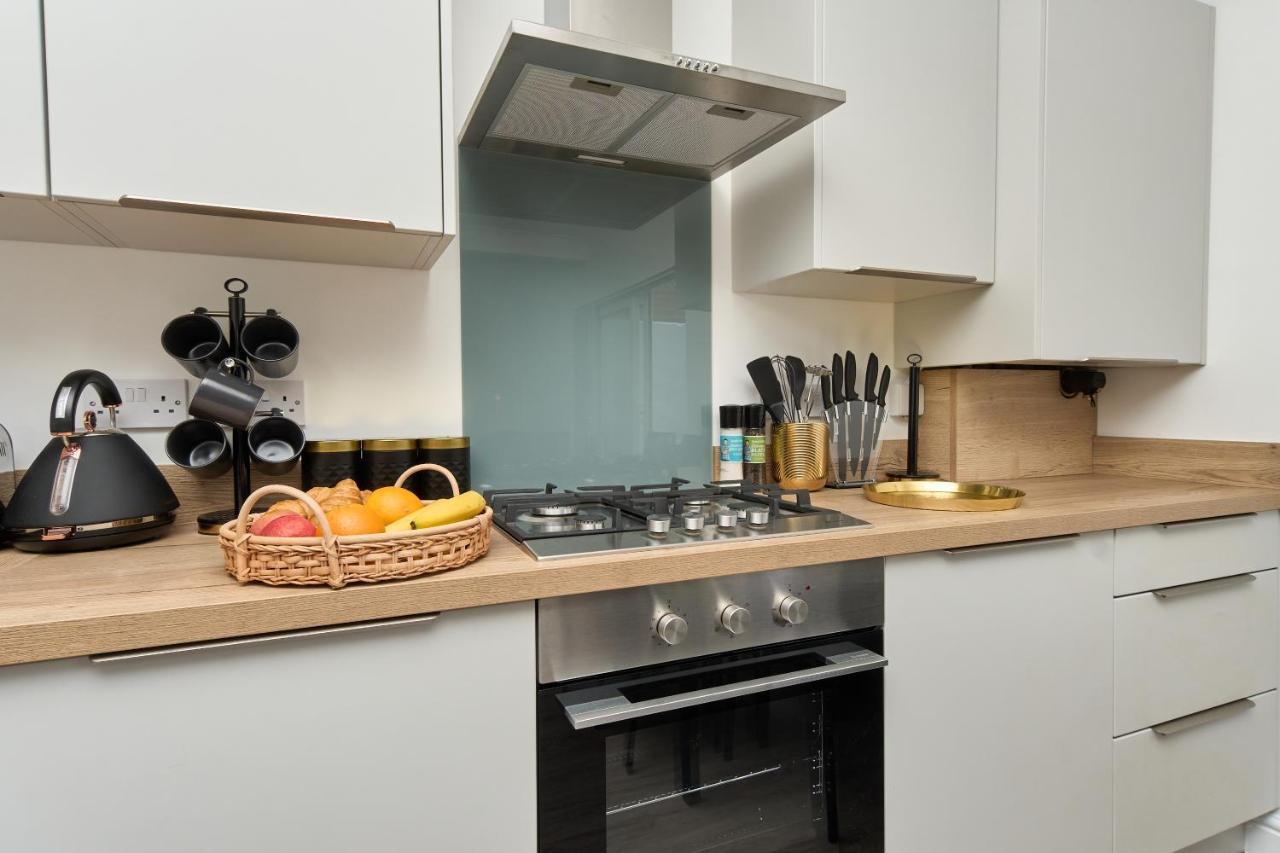 Beautiful 3 Bed Apartment In Bonchurch - Nr Ventnor - Large Outside Terrace & Parking - Dog Friendly - The Perfect Choice For Couples, Friends, Families - 5 Mins To Beach Eksteriør billede