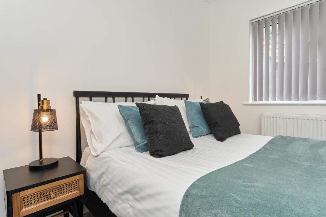 Beautiful 3 Bed Apartment In Bonchurch - Nr Ventnor - Large Outside Terrace & Parking - Dog Friendly - The Perfect Choice For Couples, Friends, Families - 5 Mins To Beach Eksteriør billede
