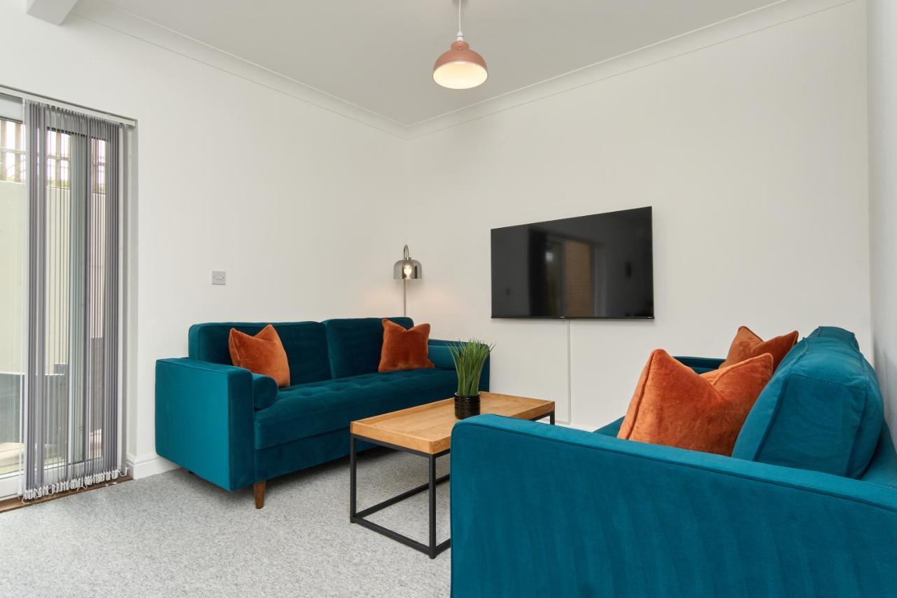 Beautiful 3 Bed Apartment In Bonchurch - Nr Ventnor - Large Outside Terrace & Parking - Dog Friendly - The Perfect Choice For Couples, Friends, Families - 5 Mins To Beach Eksteriør billede