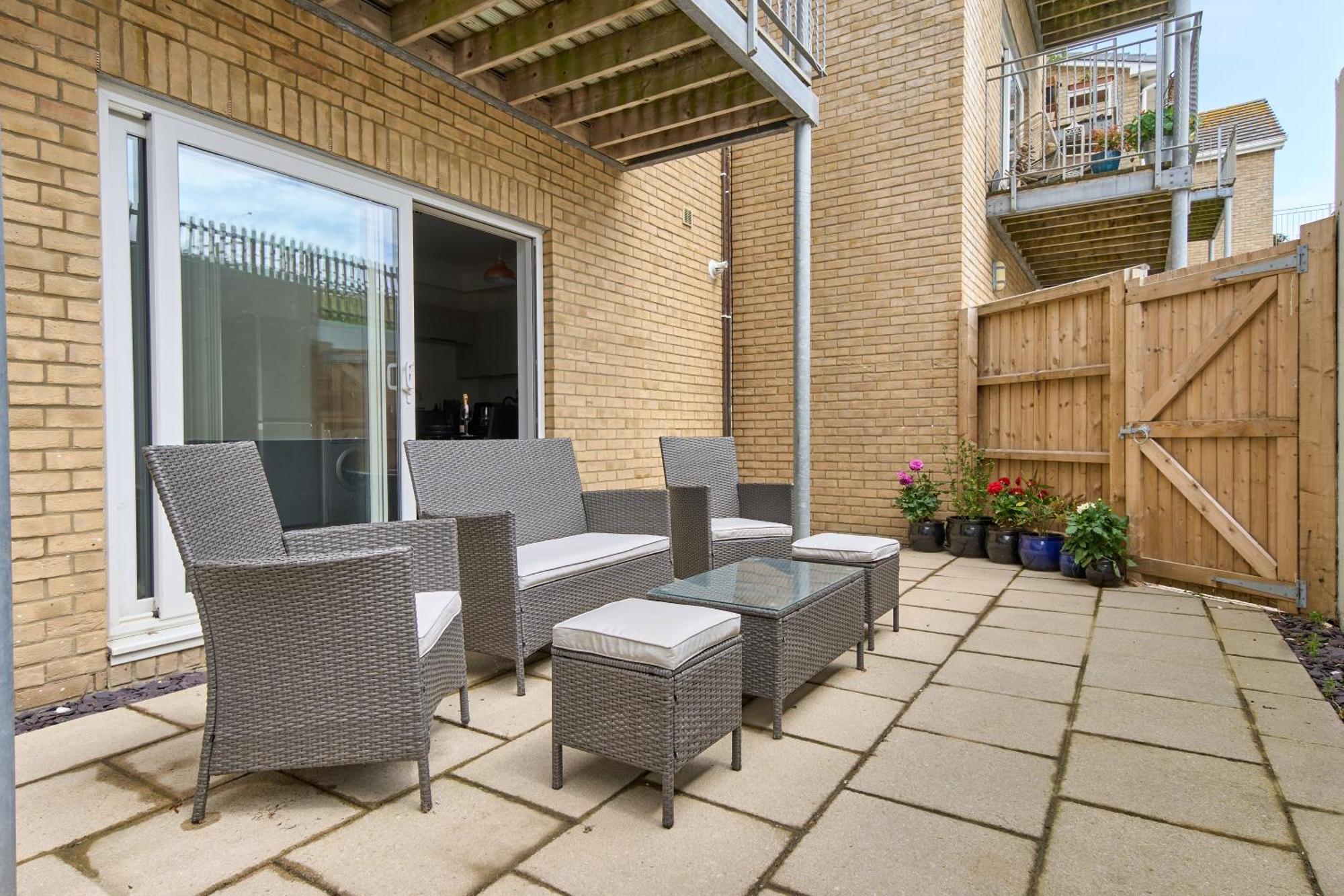 Beautiful 3 Bed Apartment In Bonchurch - Nr Ventnor - Large Outside Terrace & Parking - Dog Friendly - The Perfect Choice For Couples, Friends, Families - 5 Mins To Beach Eksteriør billede